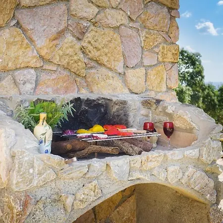 וילה Zaca 6, Emma *